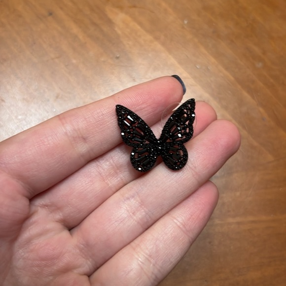 Black butterfly stud earrings - Picture 3 of 3